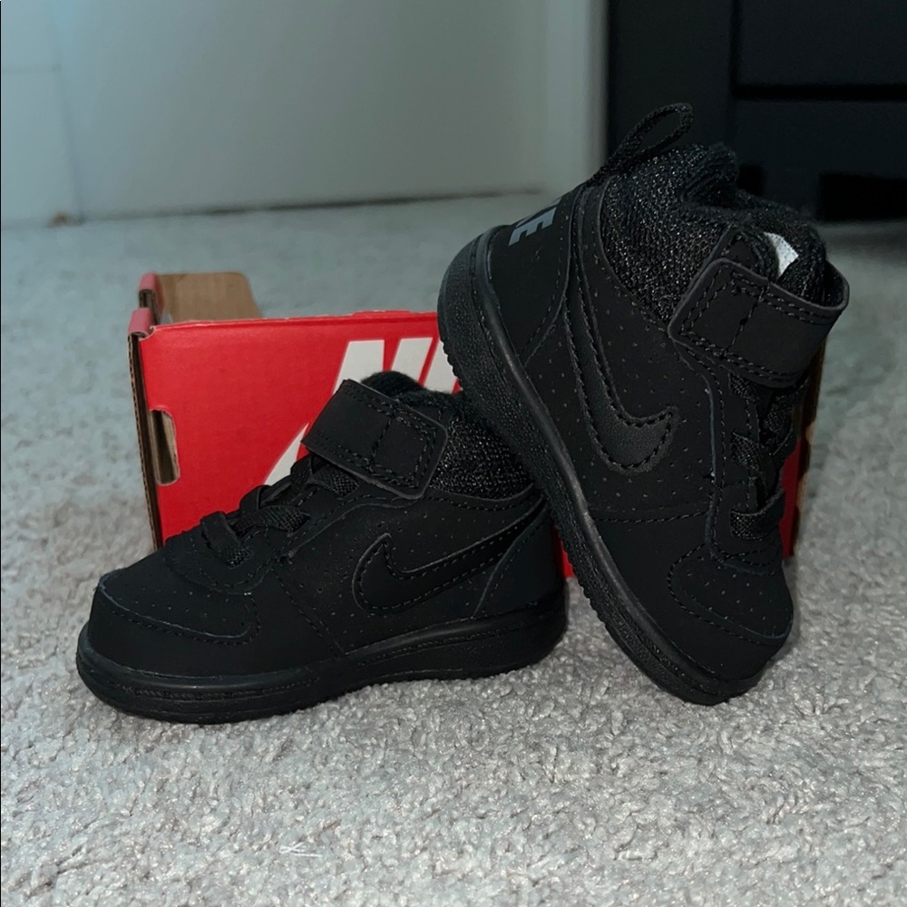 BRAND NEW Nike Kids Black Sneakers